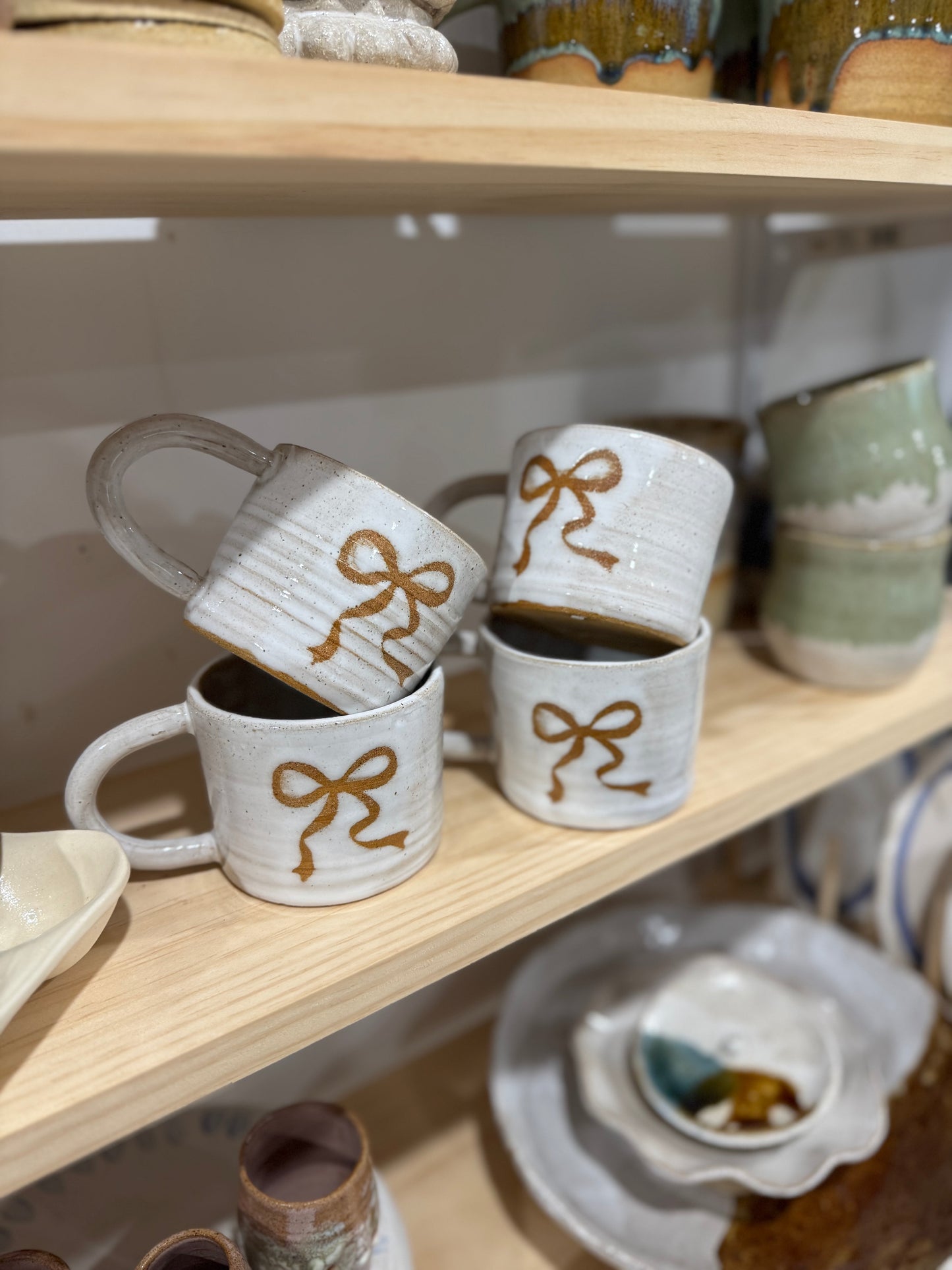 White Bow ceramic mug