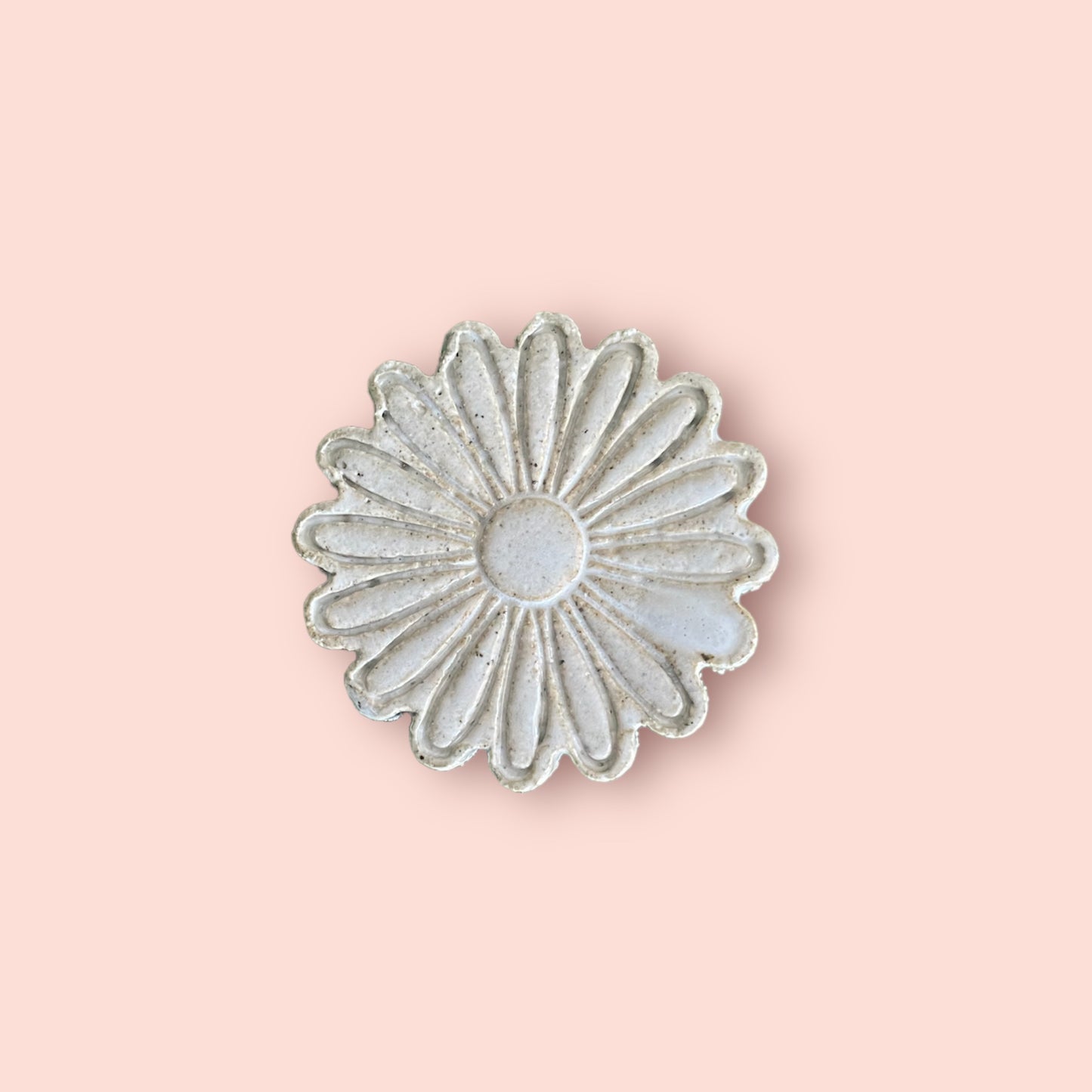 Ceramic Daisy magnet